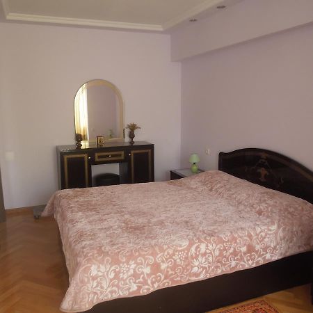 Nellie'S Apartment Batumi Luaran gambar
