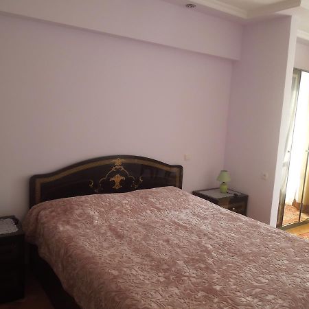Nellie'S Apartment Batumi Luaran gambar
