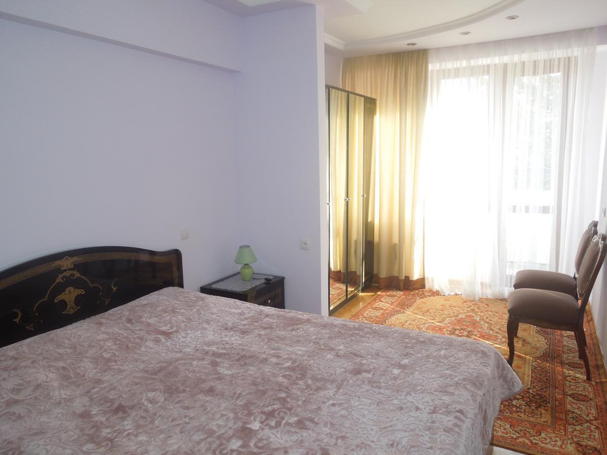 Nellie'S Apartment Batumi Luaran gambar